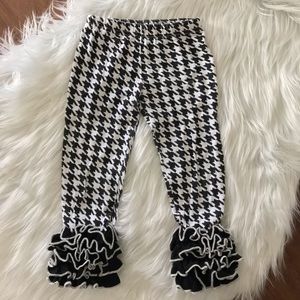 Kenzie’s Corner 2T Houndstooth Icing Leggings